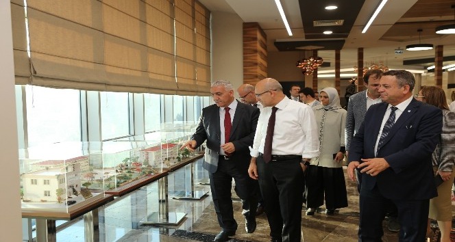 Blog yazısı Başbakan Yardımcısı Mehmet Şimşek Merinos halıyı ziyaret ettiiçin resim